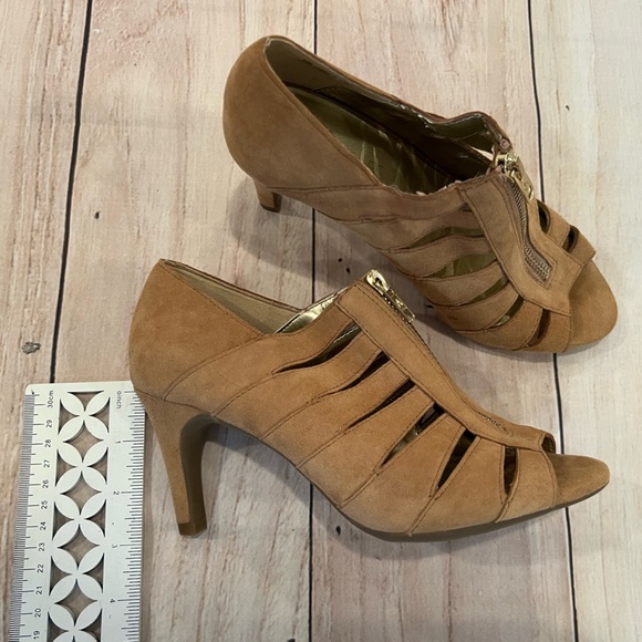 Aerosoles Women's Lambada Dress Pump, Light Tan Suede/size 6 - Picture 11 of 12